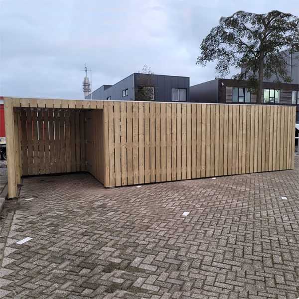 grote houten fietsenstalling incl. rokers overkapping